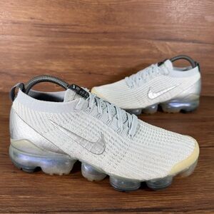 Nike Women's Silver and White Athletic Shoes